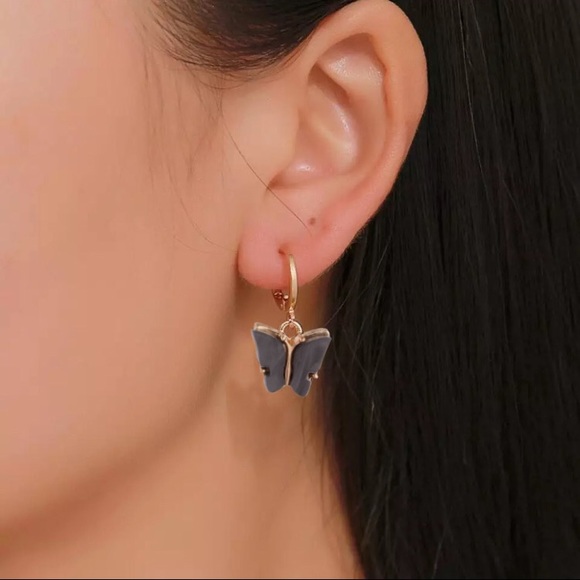 🆑10/$25🆑𝗖𝗟𝗘𝗔𝗥𝗔𝗡𝗖𝗘 Black Butterfly Hoop Earrings NEW - Picture 9 of 9